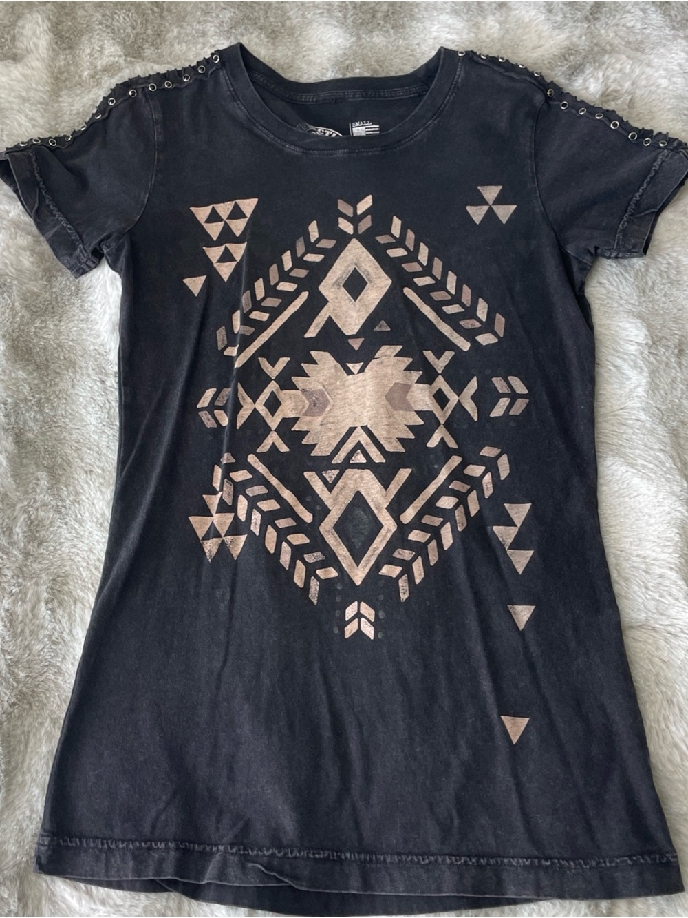 Affliction American Customs Women's S Southwest Tribal Graphic Tee Grunge-0327